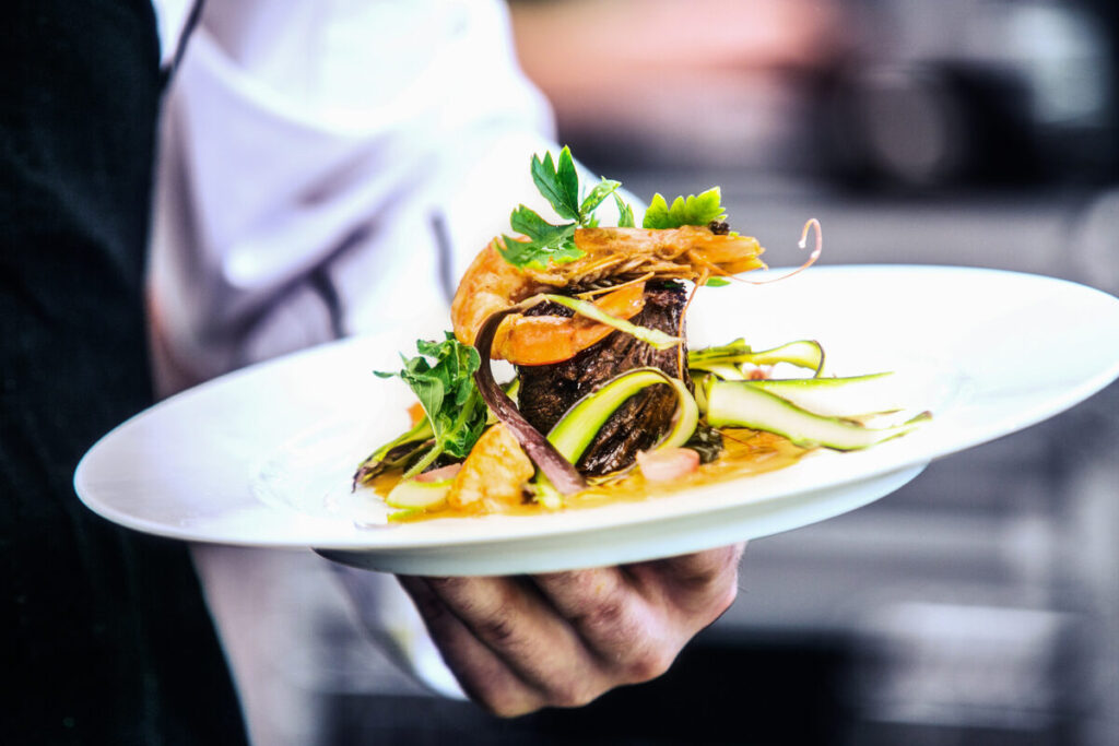 A Food Lover’s Guide to Queen’s Harbour Yacht & Country Club: Top Restaurants, Hidden Gems, and Local Flavor